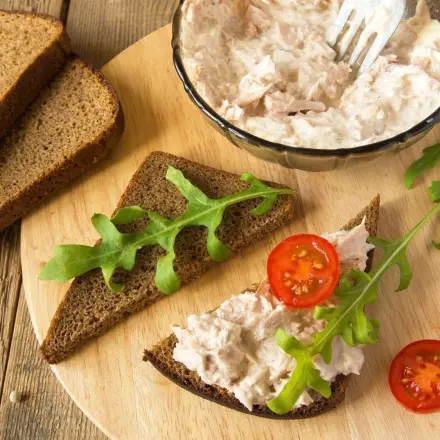 Leckerer Brotaufstrich mit Thunfisch