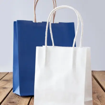 Papiertaschen mit Kordel: Gedrehte Schnur weiterverwenden