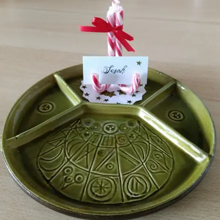 Tischkarten, durch Zuckerstangen versüßt