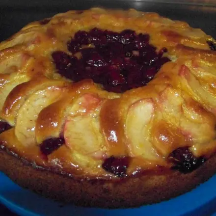 Leckerer Apfel-Kirsch-Kuchen
