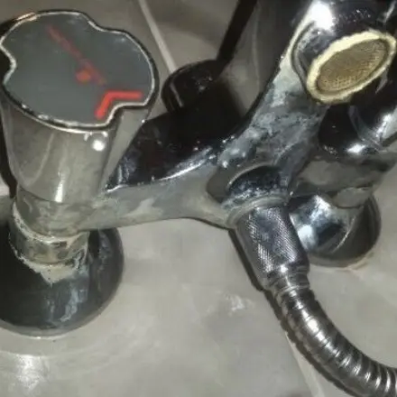Extrem hartnäckige Kalkflecken entfernen