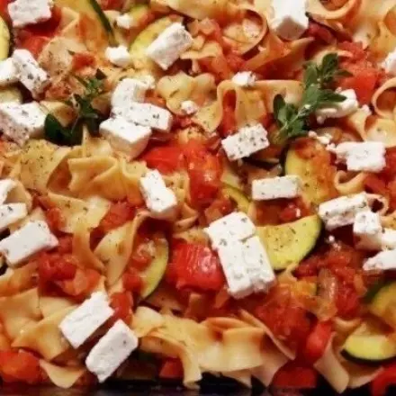 Nudelauflauf mit Schafskäse