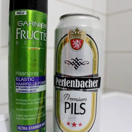 Bier als Ersatz für Haarspray