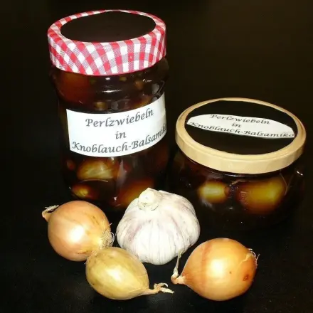 Perlzwiebeln in Knoblauch-Balsamico-Essig