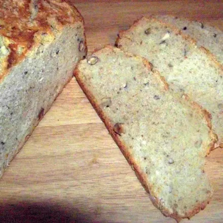 Buttermilchbrot mit Nüssen