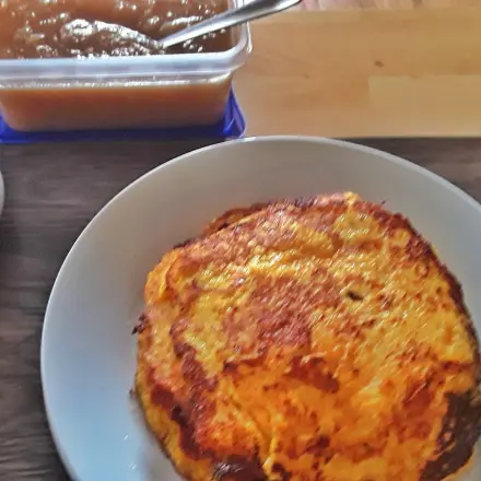 Kartoffelpuffer mit Süßkartoffeln und Möhren