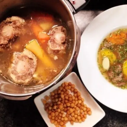 Ochsenschleppsuppe aus dem Schnellkochtopf