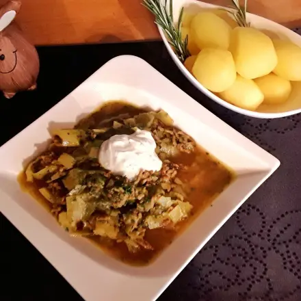 Schmorkohl mit Hackfleisch im Schnellkochtopf zubereitet