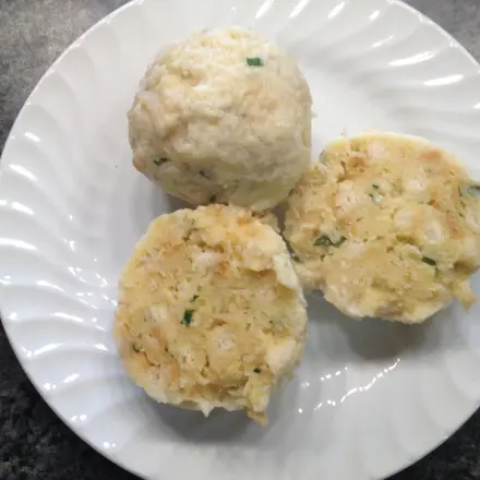 Semmelknödel gelingsicher zubereiten