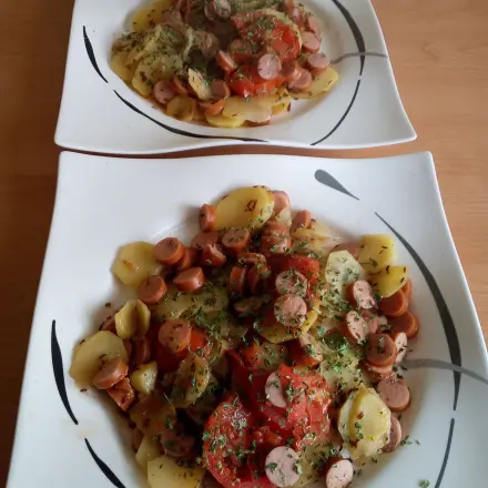 Kümmel-Kartoffel-Würstchen-Pfanne