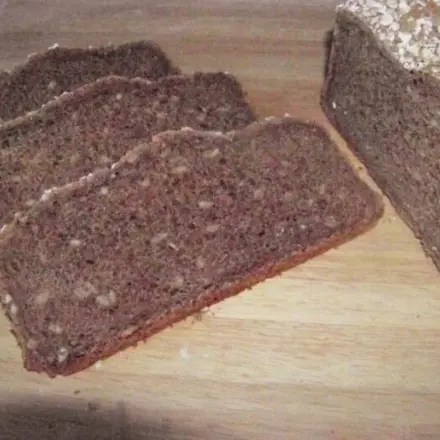 Ein Brot mit Dinkelvollkornmehl & Sonnenblumenkernen