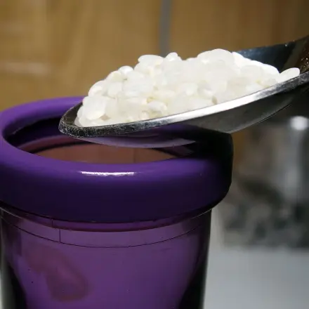 Thermoskannen oder Trinkflaschen putzen