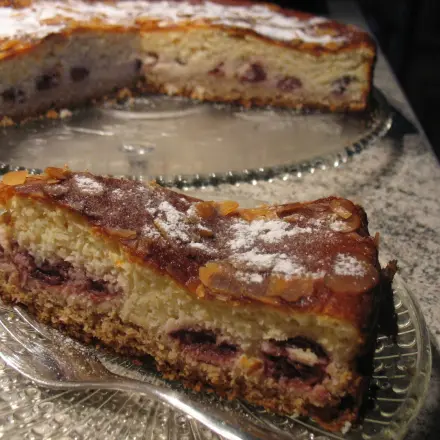Quark-Sahne-Kirsch-Torte mit Kokosgeschmack