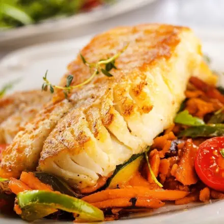 Goldgelbe Farbe für gebratenen Fisch