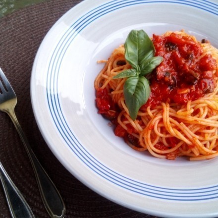 Spaghetti mit freurigem Tomatensugo