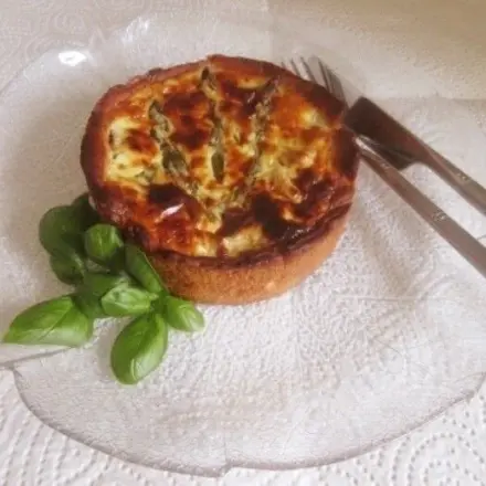 Spargel-Quiche mit Dinkel-Hefeteig