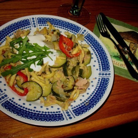 Gemüse-Spätzle-Pfanne mit Thunfisch