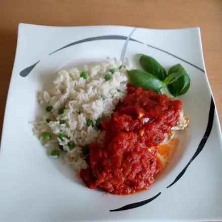 Hähnchenbrust mit gehackten Tomaten