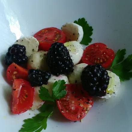Brombeer-Mozzarella-Salat, eine tolle Vitamin-E-Bombe