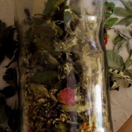 Blütenteemischung - Blüten und Blätter sammeln und trocknen