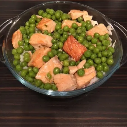 Lachs und Erbsen in Zitronenbutter