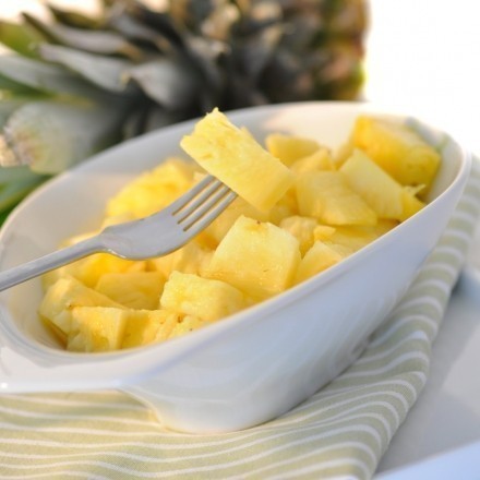 Saure Ananas mit Salz süßen