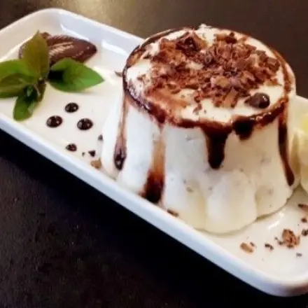 Erfrischendes Joghurteis mit reinem Pfefferminzöl