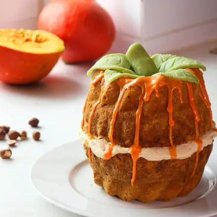 Gugelhupf-Kürbis mit Frischkäse-Zimt-Creme