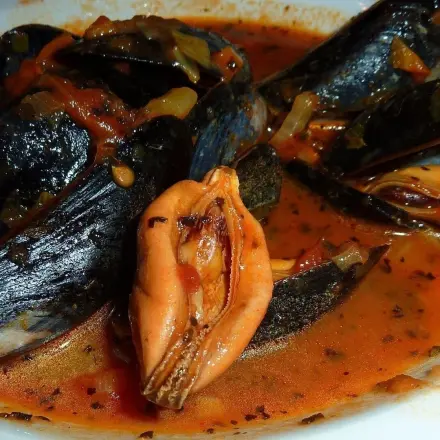 Miesmuscheln in Tomaten-Rotwein-Soße