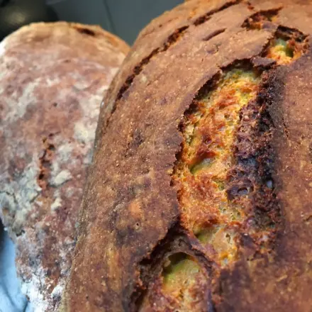 (Kürbis)-Urdinkelbrot frisch aus dem eigenen Backofen