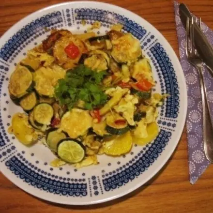 Zucchini-Paprika-Kartoffel-Auflauf mit Käsekruste