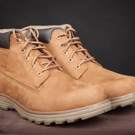 Schneeränder an Schuhen entfernen