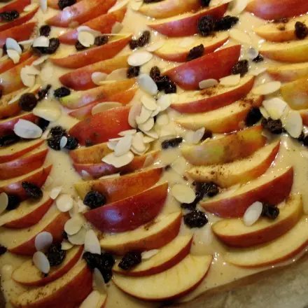 Schneller Apfelkuchen mit einem lockeren Boden