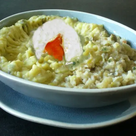 Kartoffelpüree mit süßsaurer Soße und pochiertem Ei