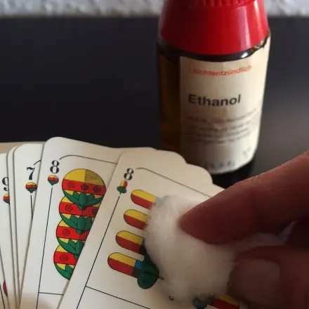 Spielkarten reinigen