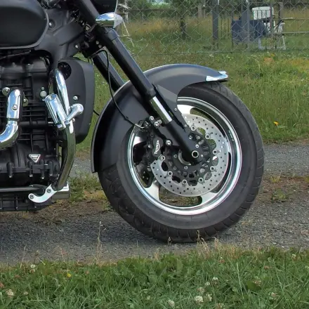 Ölspray gegen Kettenspray und Dreck auf Motorradfelgen