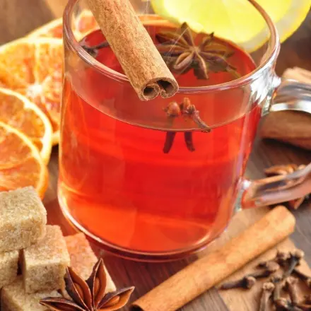 Heller Glühwein mit Weißwein und Madeira