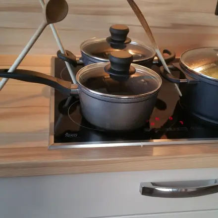 Kochlöffel beim Kochen aufbewahren