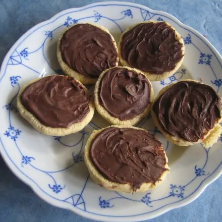 Marzipanberge mit Schokoboden