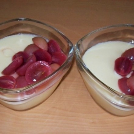 Weißweincreme mit Traubenkompott