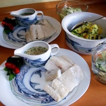 Gedünsteter Seelachs mit frischer Kräutersoße