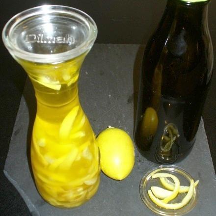 Zitronenschalenöl: Lecker im Salat und nützlich bei Gelenkschmerzen