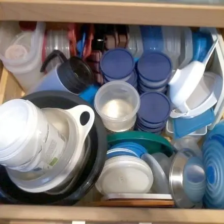 Alte Plastikbehälter & Plastikgegenstände wegwerfen