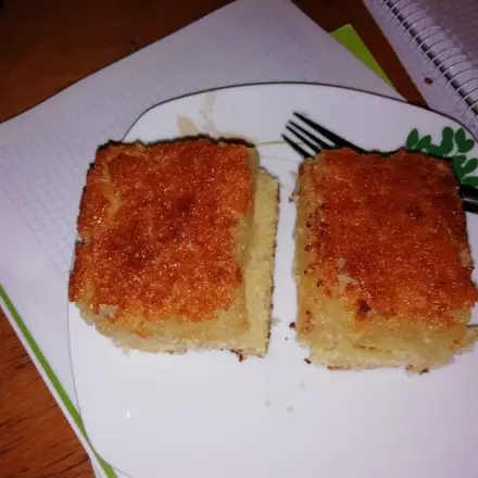 Basbousa - arabischer Grießkuchen