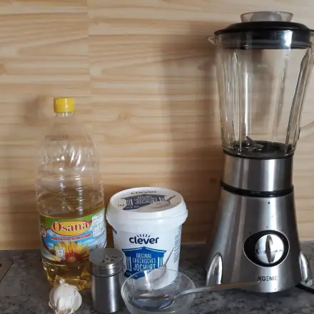 Mayonnaise mit Knoblauch ganz einfach herstellen