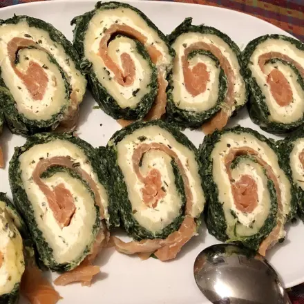 Lachsrolle mit Spinat und Frischkäse