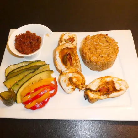 Pesto-Putenbrust mit Zucchini und Tomatenreis