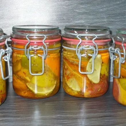 Eingelegte Südfrüchte nach Salzzitronenart