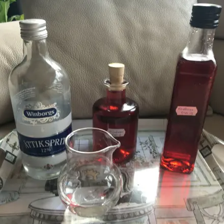 Feinen Himbeer- und Erdbeeressig selbst herstellen