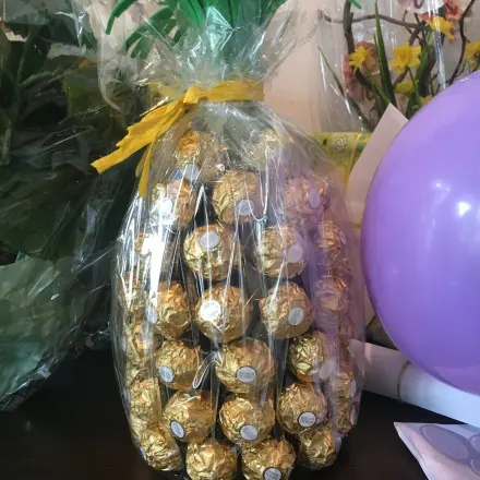 Geniales Geschenk: Pralinen-Sekt-Ananas
